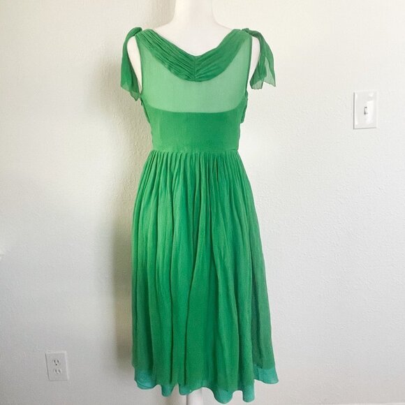 Elegant Green Midi Dress - Picture 8 of 13